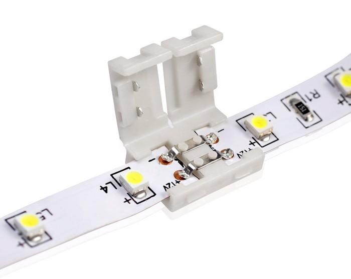 Fastgørelse af en LED-strimmel ved hjælp af et stik.