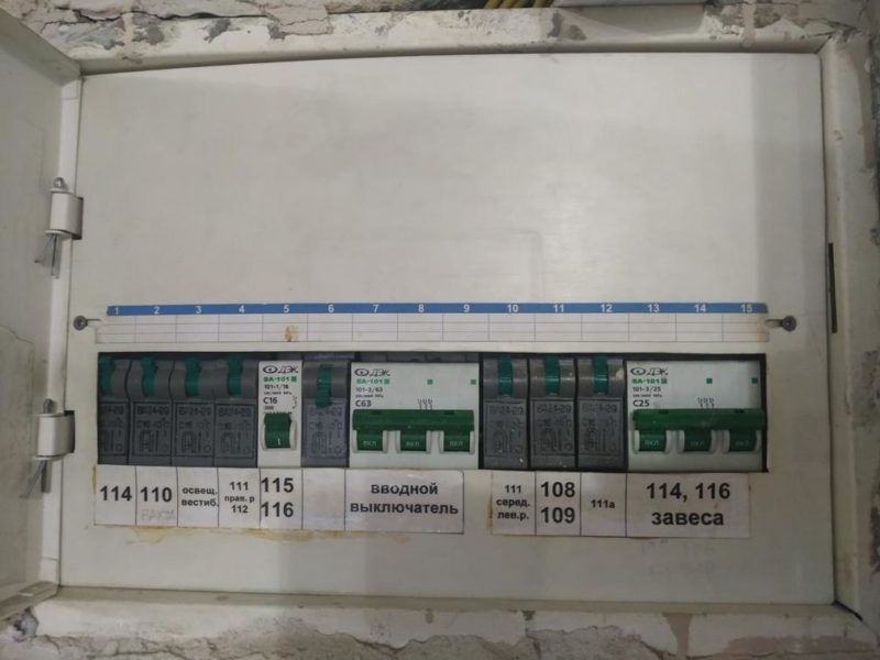 Sådan installeres en lyskontakt med kun én knap - Ledningsdiagrammer