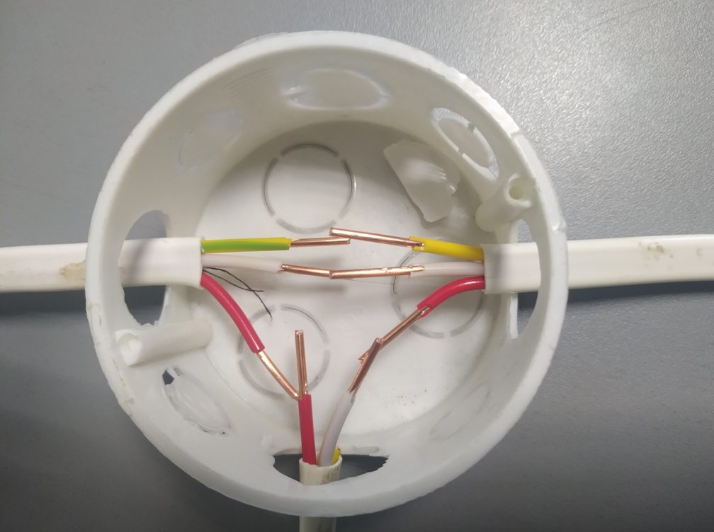 Ledningsdiagram til to downlights med én afbryder